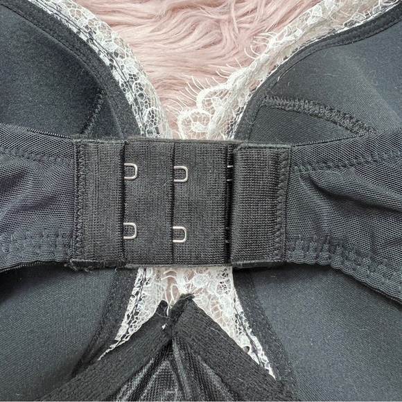 VICTORIA’S SECRET 34DD Very Sexy Faux Leather & Lace Lined Plunge Bra Like New! - Picture 7 of 11